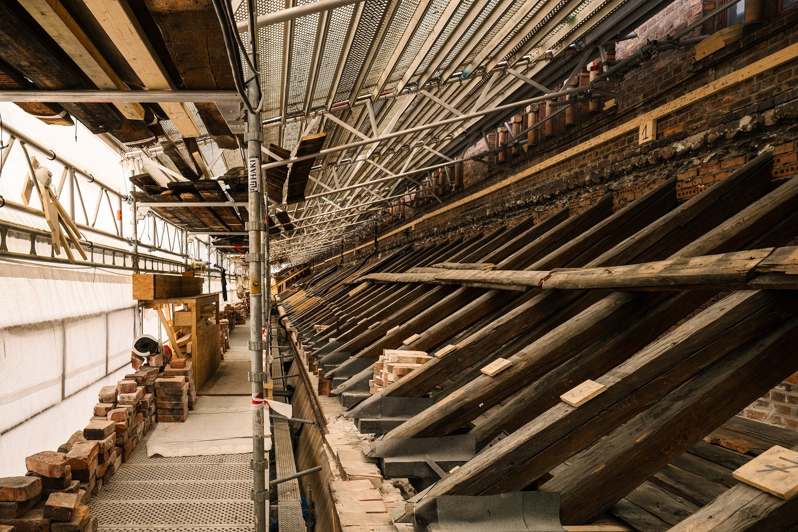 Det pågår vedlikeholds-, sikrings- og rehabiliteringsarbeider flere steder på anlegget. Foto: Fredrik Hansson. Galleribilde