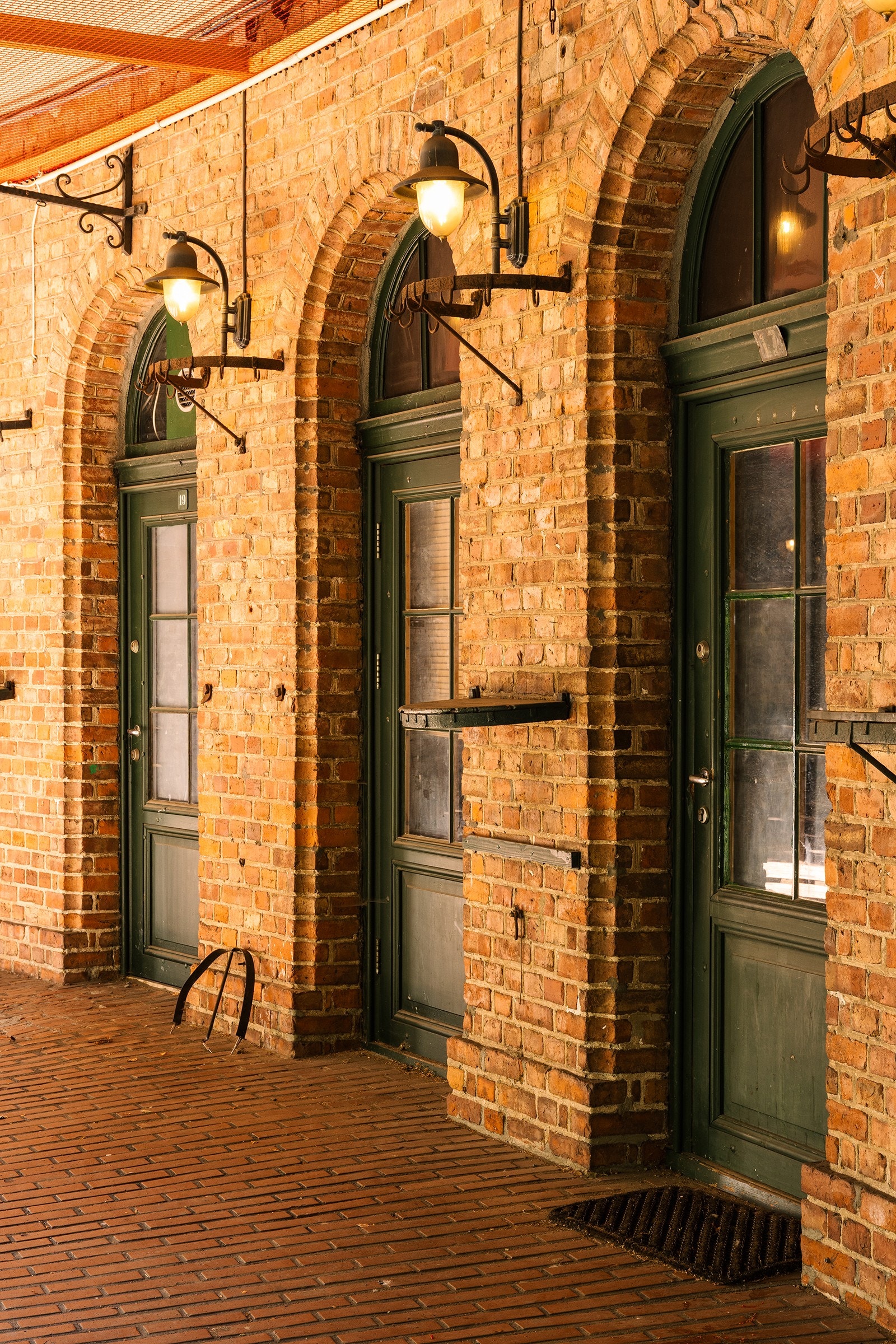 Detalj fra basarenes fasade mot domkirkeparken. Foto: Fredrik Hansson. Galleribilde