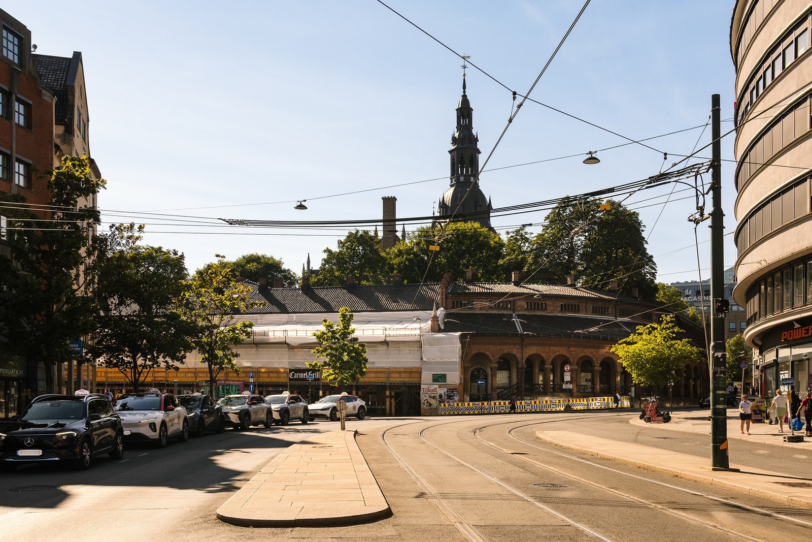 Anlegget har fasade mot Storgata, Dronningens gate, Karl Johans gate og domkirkeparken/Kirkegata/Stortorvet. Foto: Fredrik Hansson. Galleribilde