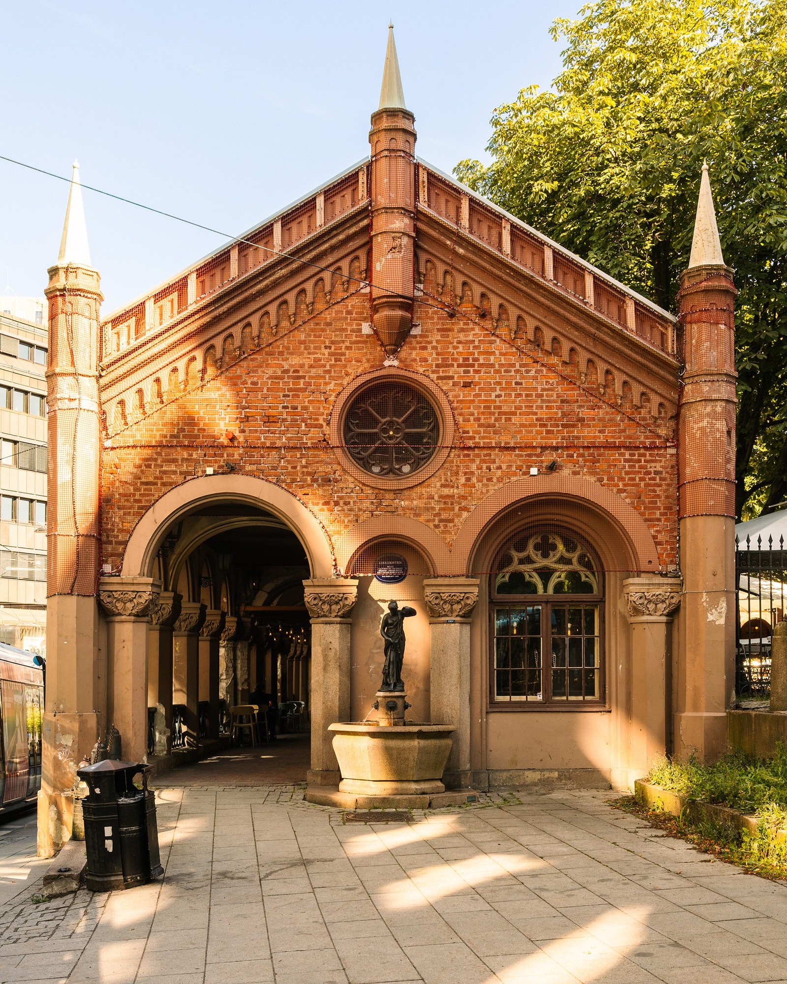 Fire integrerte kunstverk følger med eiendommen. Foto: Fredrik Hansson. Galleribilde