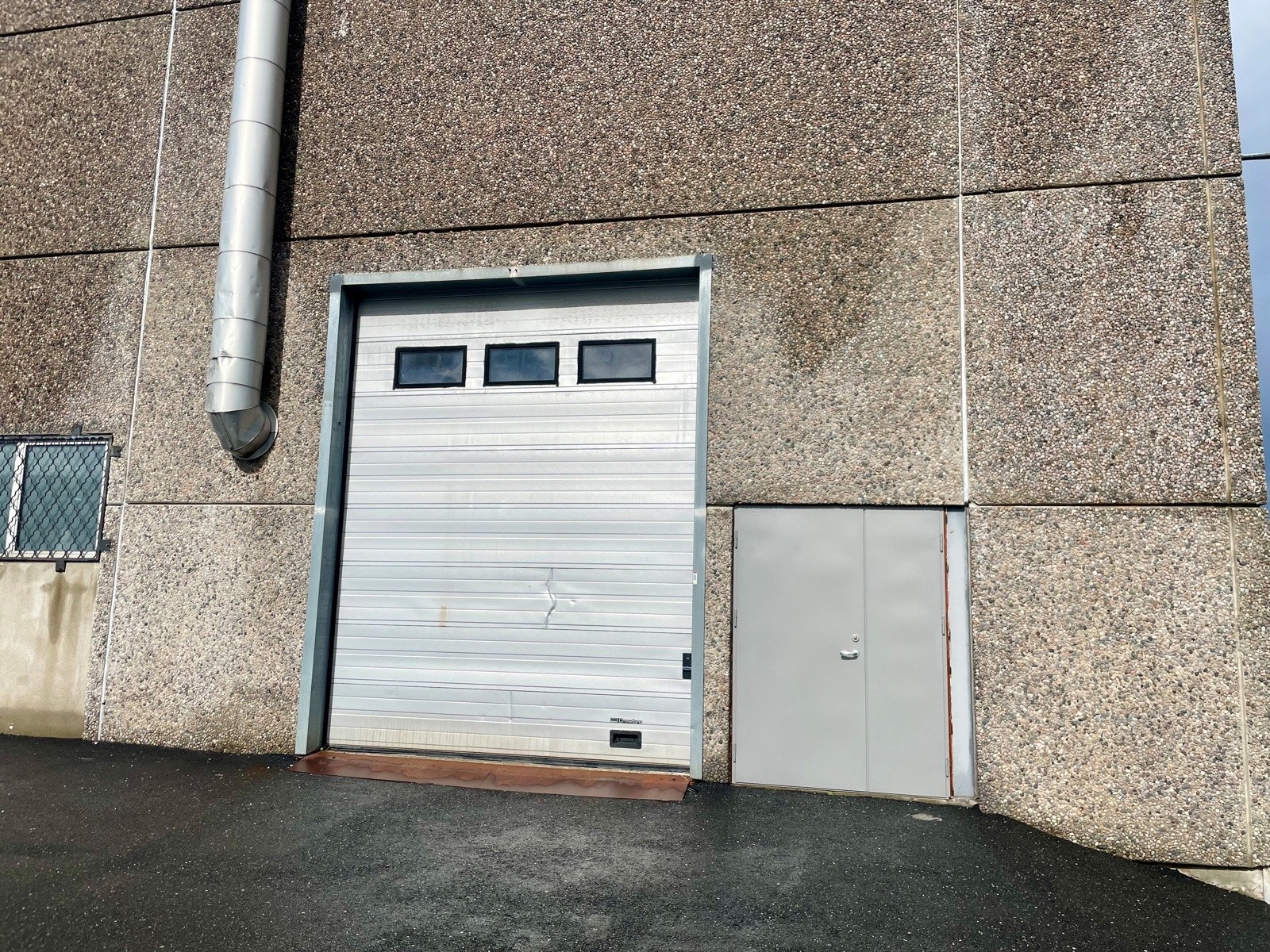 Svinesundveien 336. Lite lager ca 100 kvm. Høy kjøreport. Galleribilde