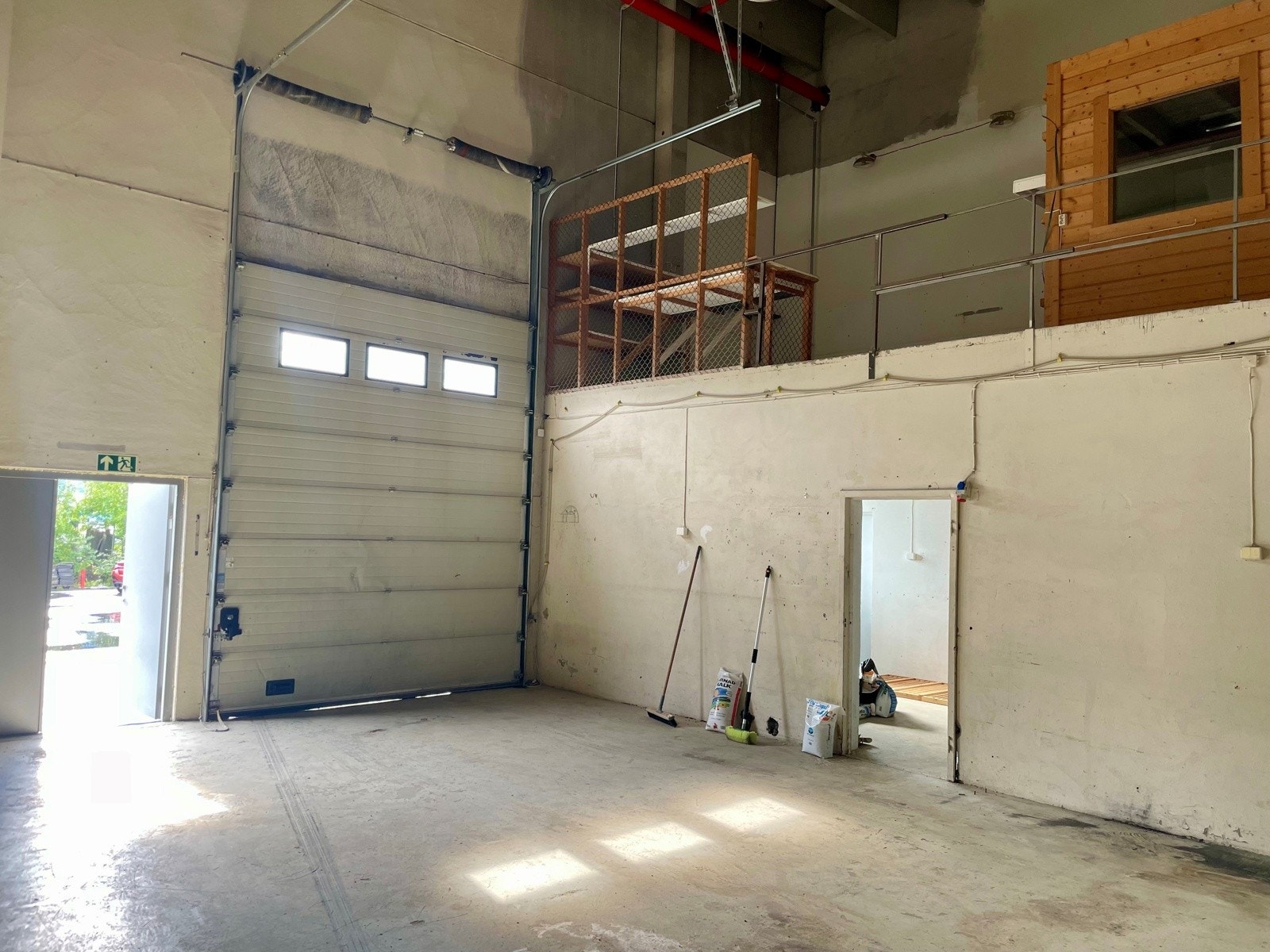 Svinesundveien 336. Lite lager ca 100 kvm. Stor takhøyde Galleribilde