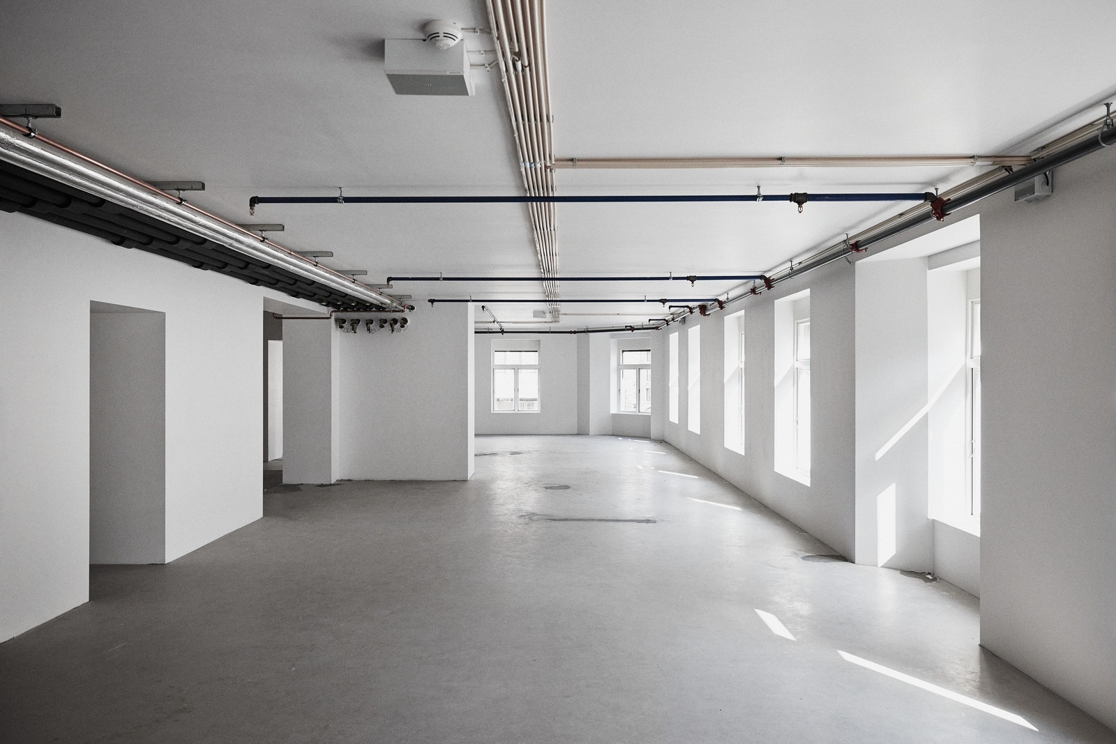 Arbeidssone i 4. etasje, vinduer ut mot Kongens gate. Galleribilde