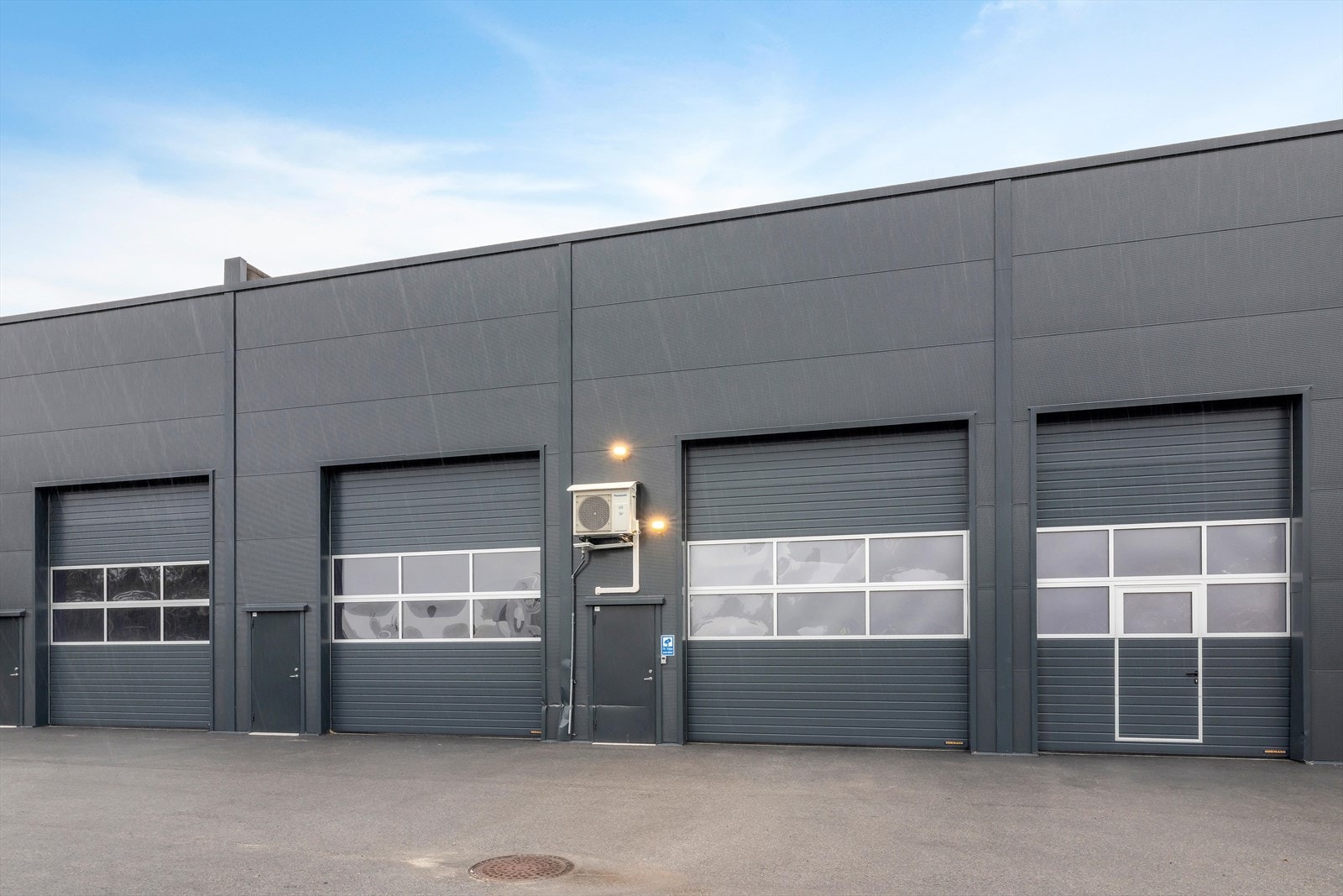 Stemmane 30b - Stor lagerseksjon med 2 porter - mulighet for deling Galleribilde