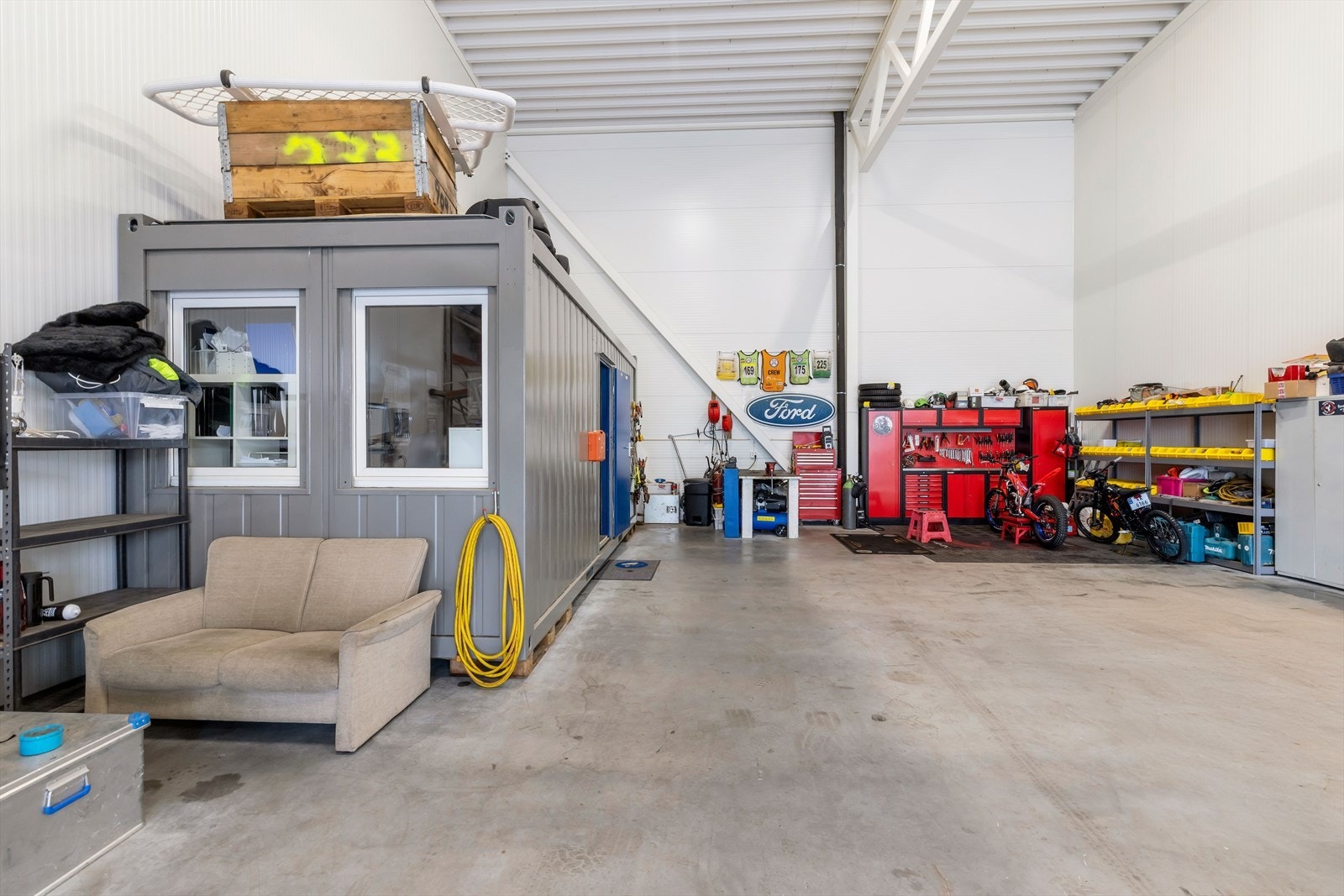 40 fots container som benyttes som kontor og er tilkoblet vann og avløp Galleribilde