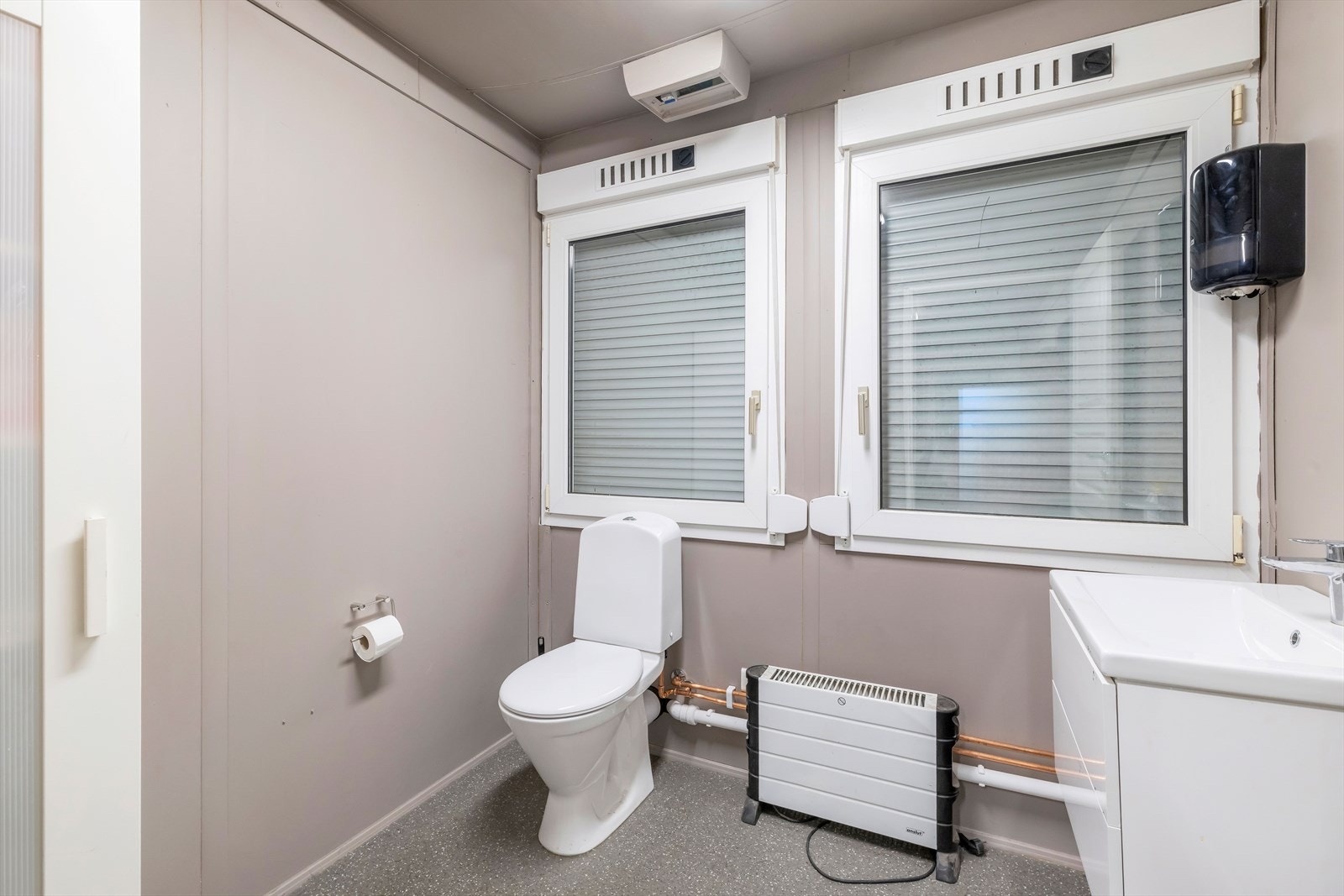 toalett i brakkerigg/container Galleribilde