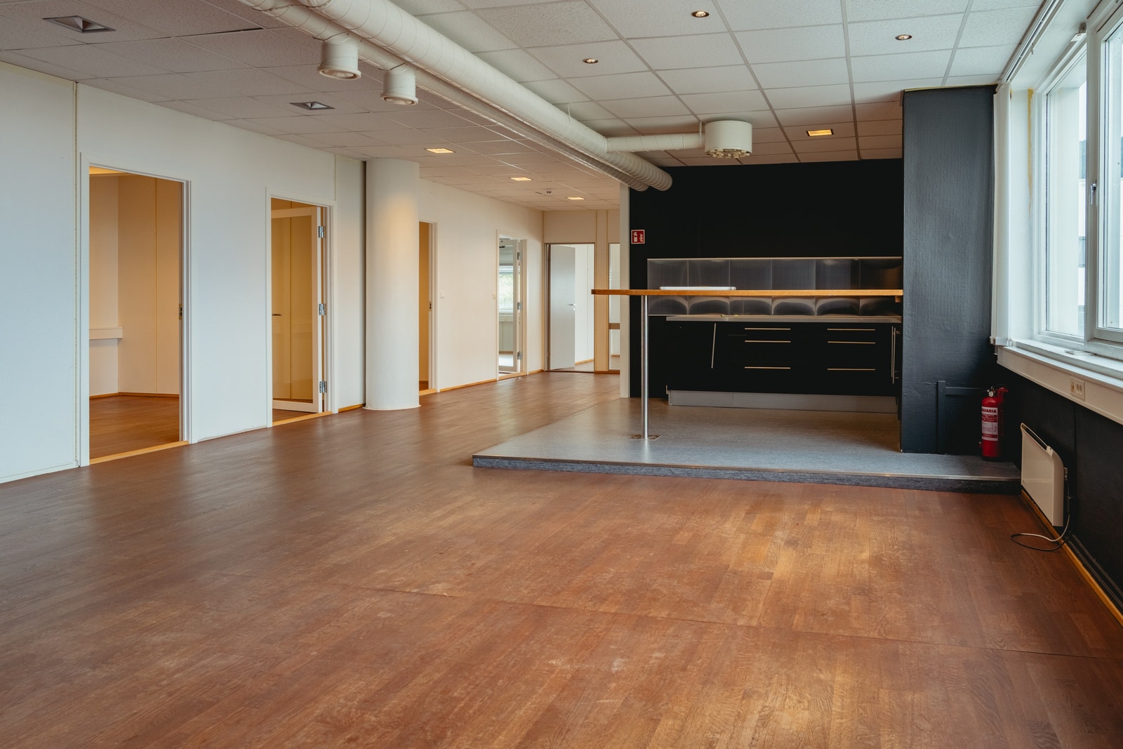 Lokale i 4. etasje. Åpen kjøkkenløsning Galleribilde