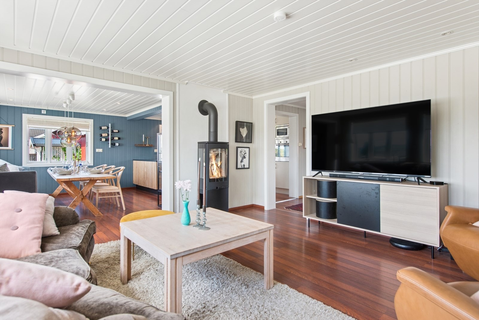 Innbydende familiebolig med en lys fremtoning gjør det enkelt å sette ditt personlige preg. Galleribilde