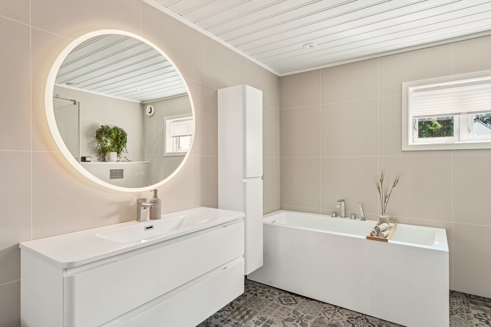 Lekkert bad/ vaskerom fra 2024. Galleribilde