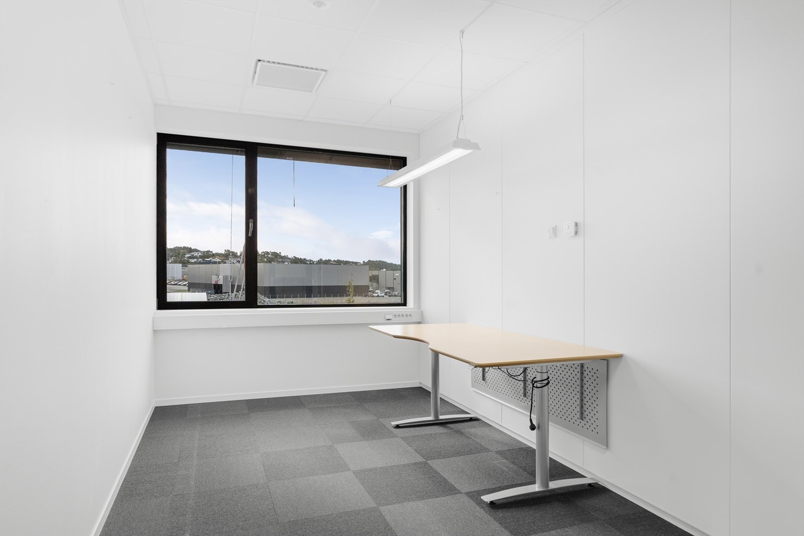 Sentral beliggenhet med enkel adkomst og god parkering Galleribilde