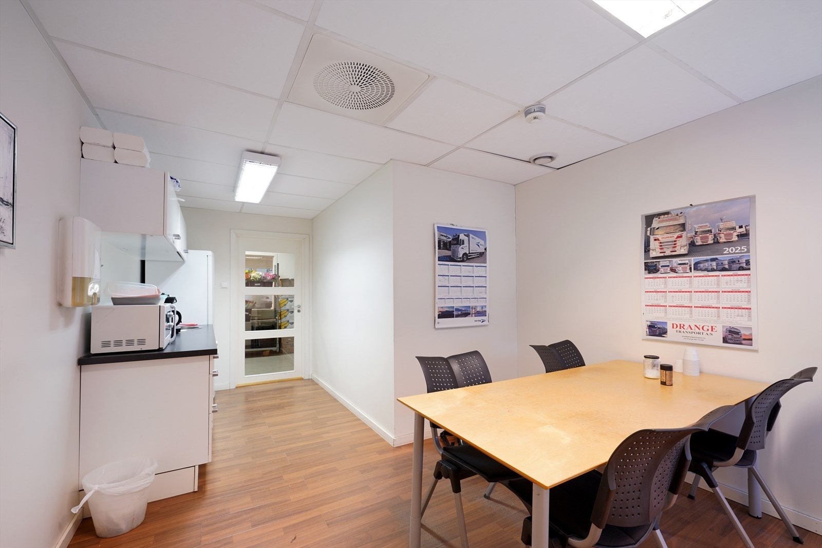 Spise/møterom, ideelt for sosiale sammenkomster eller arbeidsmøter. Galleribilde