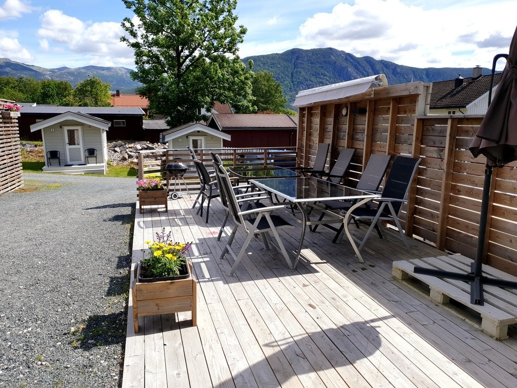 fellesareal utenfor hovedbygning.jpg Galleribilde