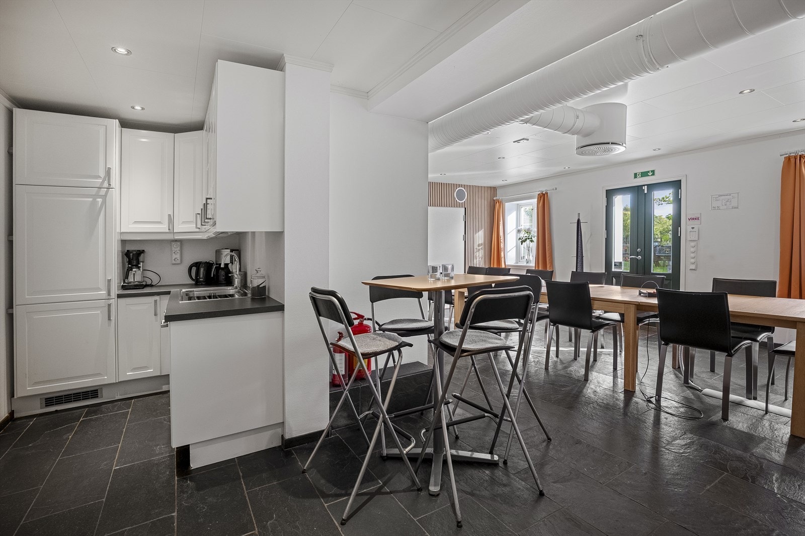 Sokkeletasje Galleribilde