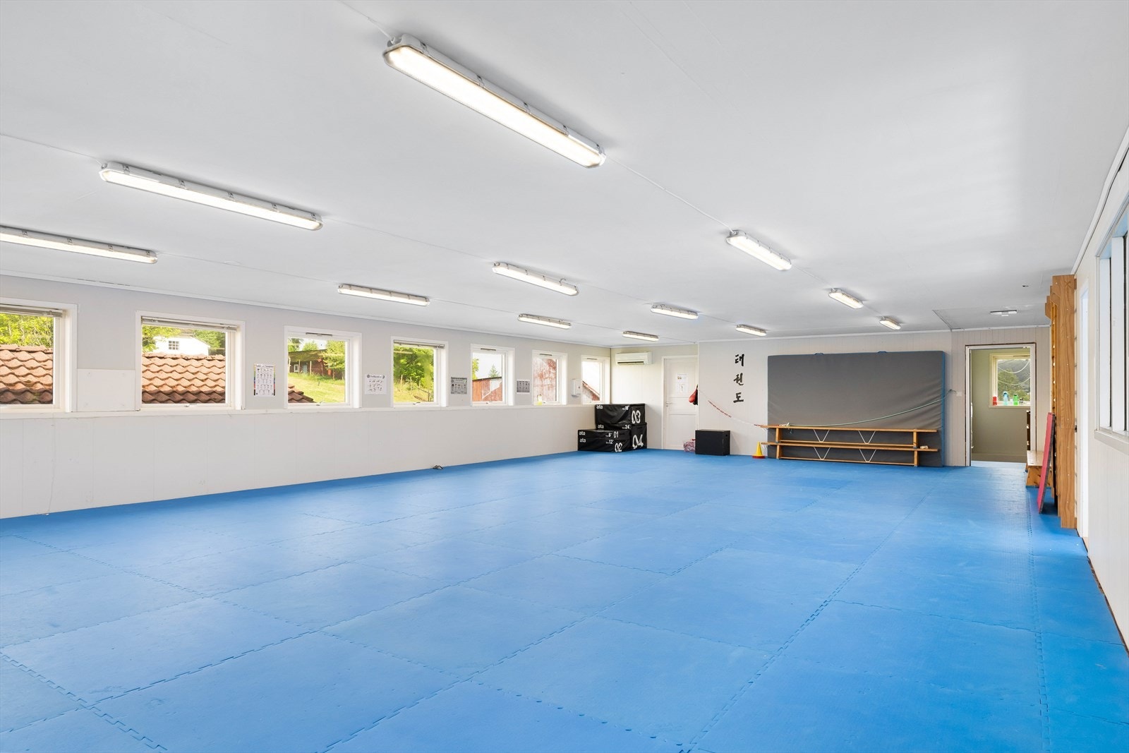 Tidligere har etasjen bl.a. vært benyttet til kontorer. Galleribilde