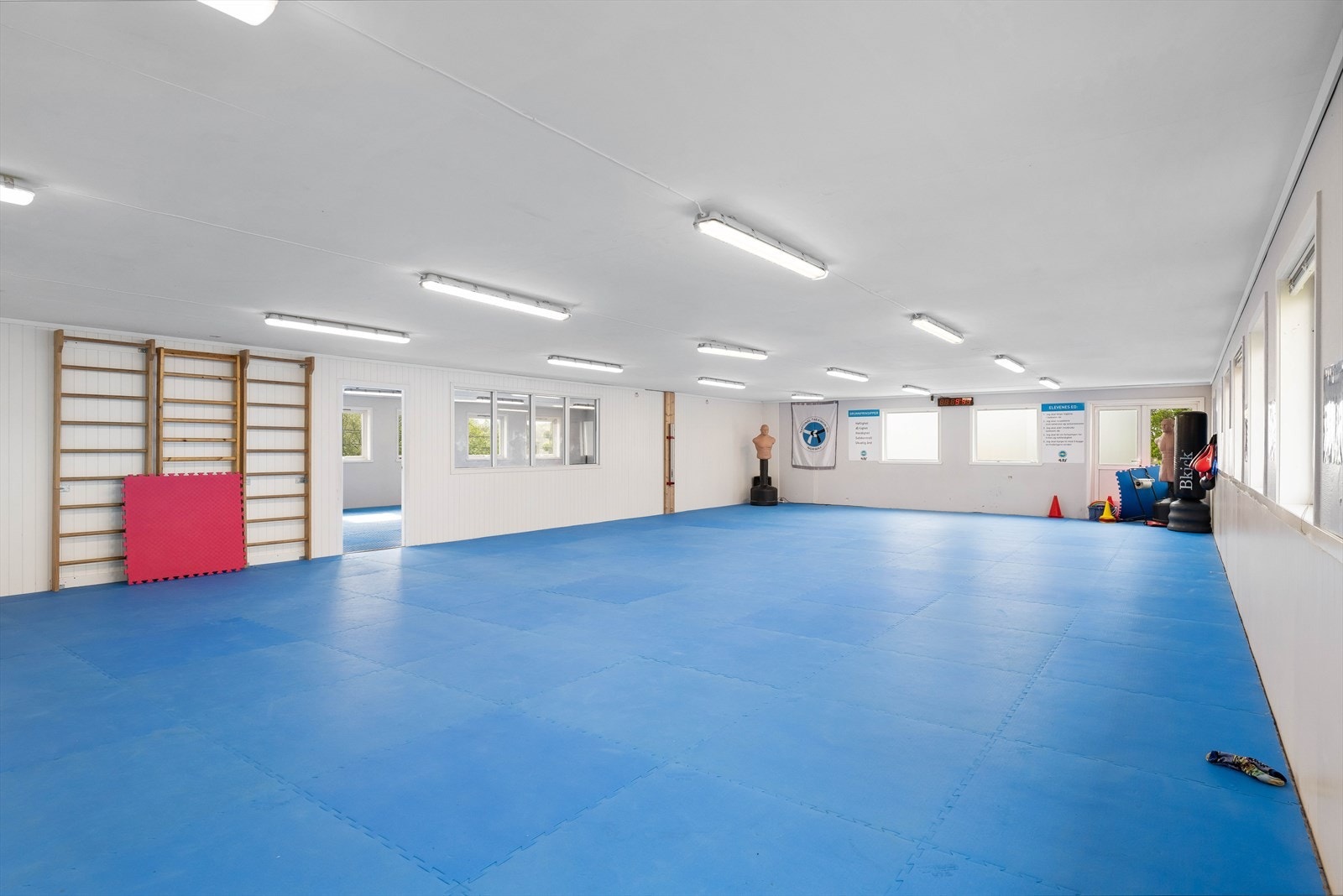 Garderobefasilitetene er i den nordøstlige delen av etasjen. Galleribilde