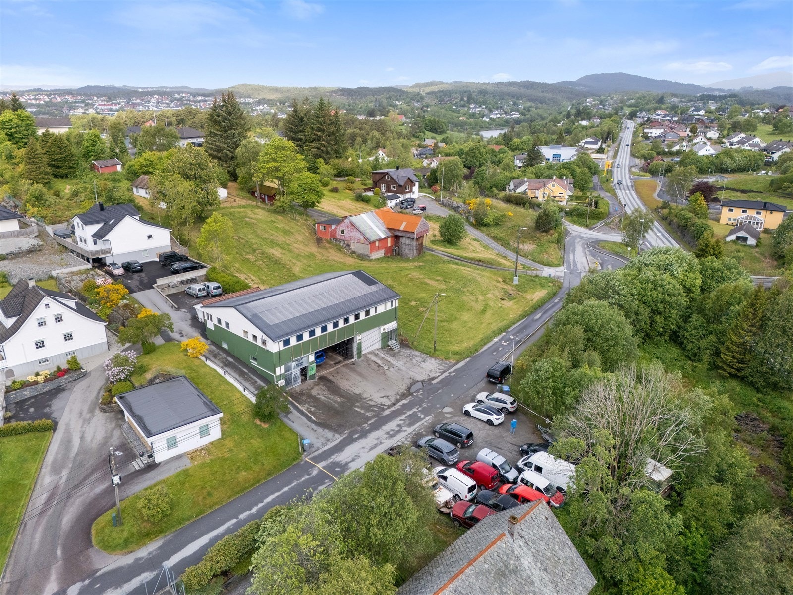 Hovedveien nordover på Askøy går like ved. Her vil det være gode muligheter for profilering. Galleribilde