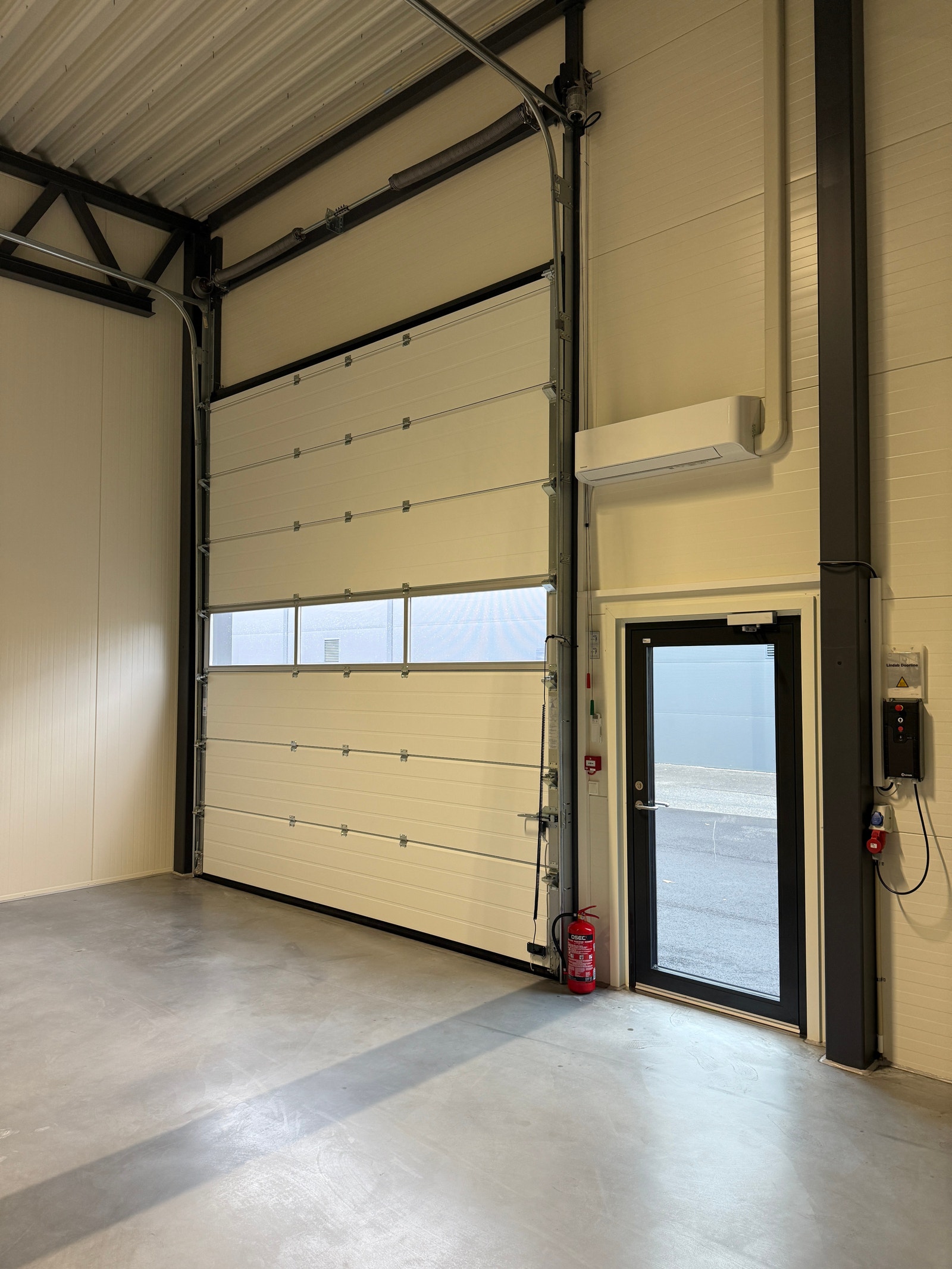 Lagerseksjonen har allerede installert varmepumpe og er klargjort for påkobling til oljeutskiller. Galleribilde