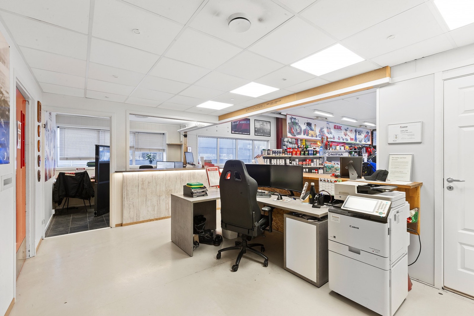 Bak resepsjon. Galleribilde