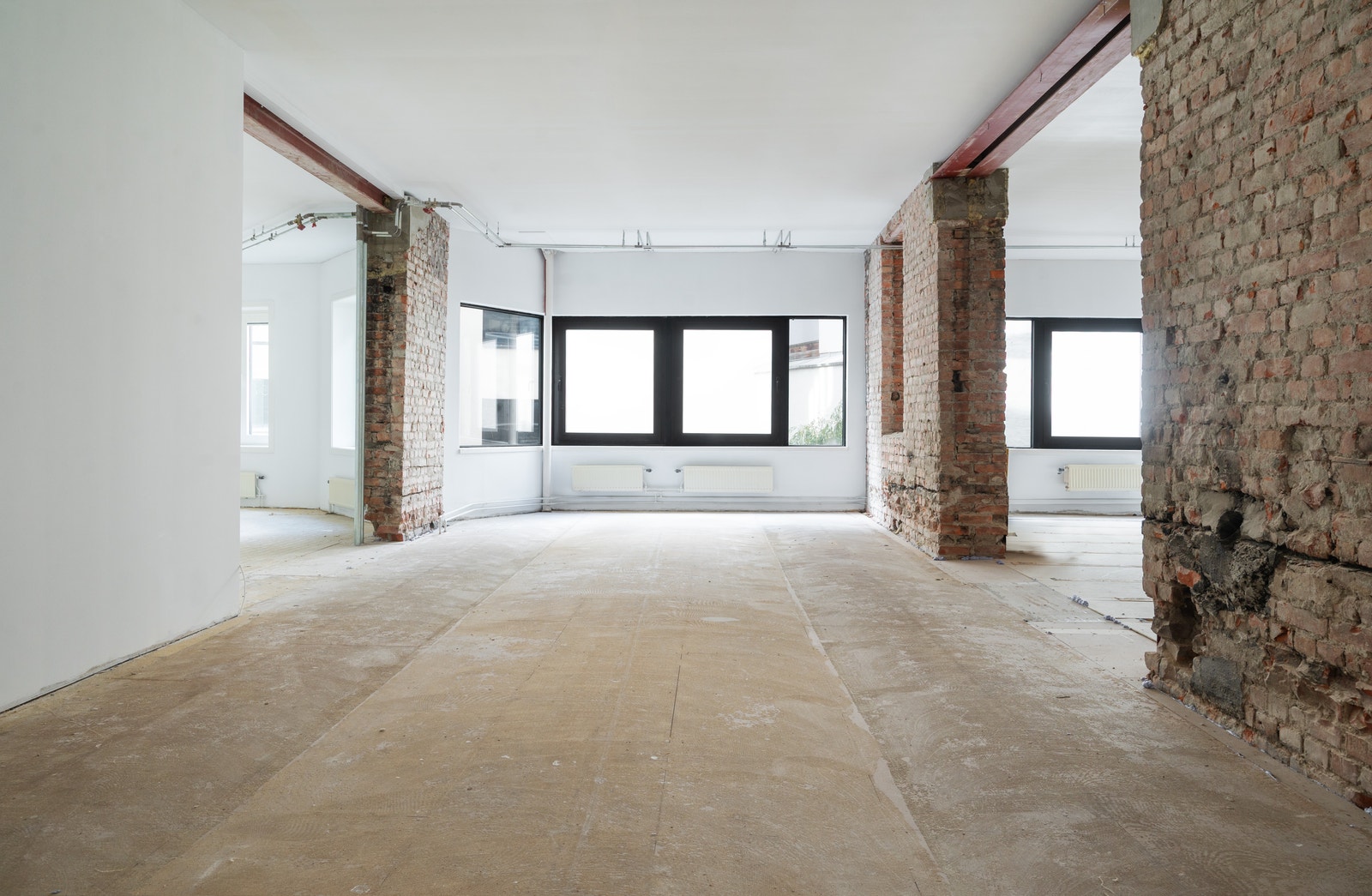 Fra de ledige arealene. Klar for å oppgraderes for ny leietaker. Galleribilde