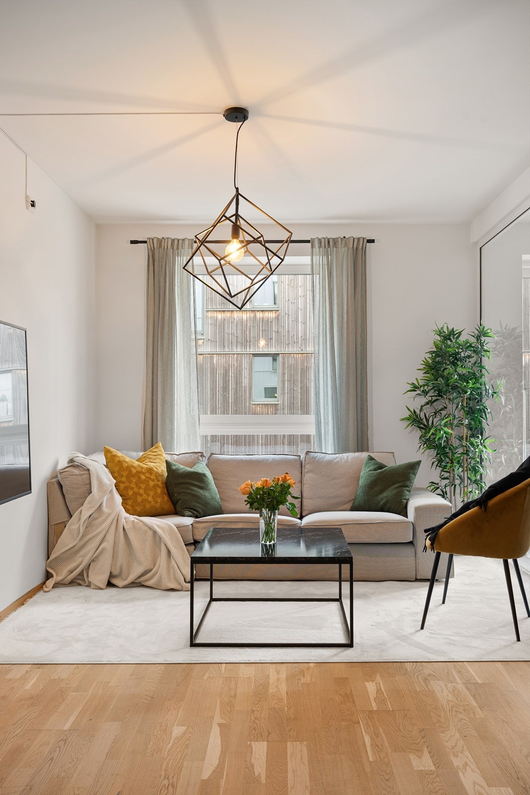 God plass til sofagruppe i stuen. Galleribilde