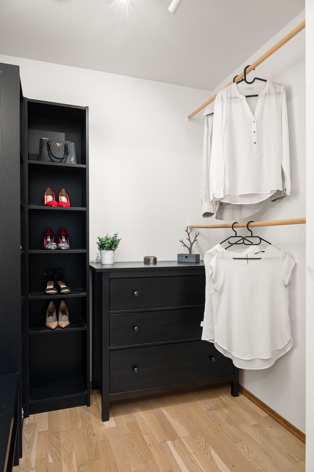 Garderoberom. Galleribilde