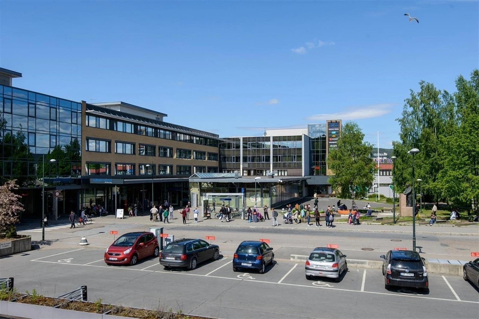 Furuset senter ligger ca. 15 minutter gange fra leiligheten. Galleribilde