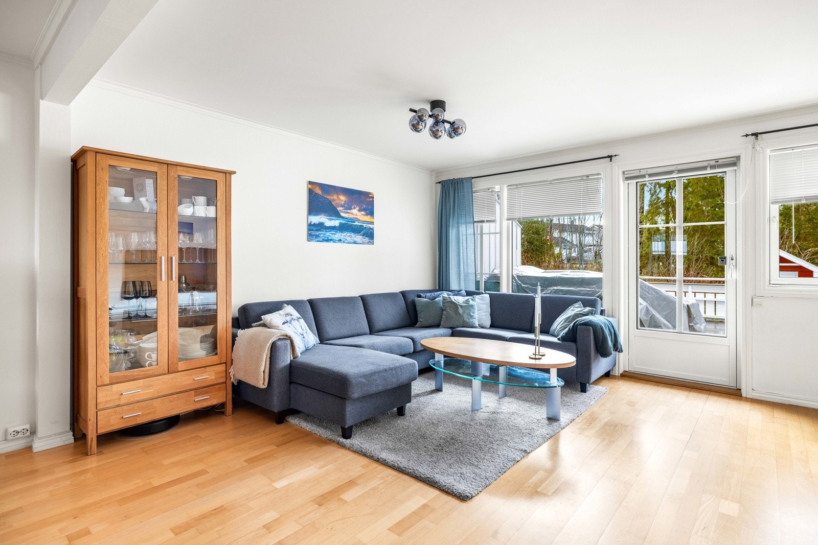 Rommet har en fin størrelse og utforming, med gode soner for møblementet. Galleribilde