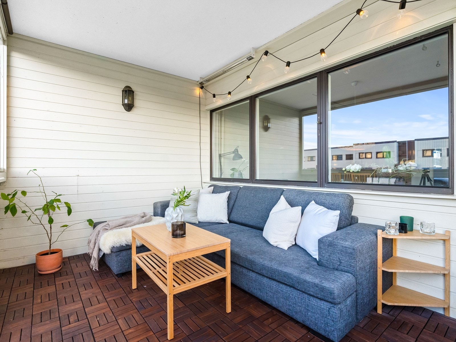 Ettersom at balkongen er innglasset kan den nytes store deler av året. Galleribilde