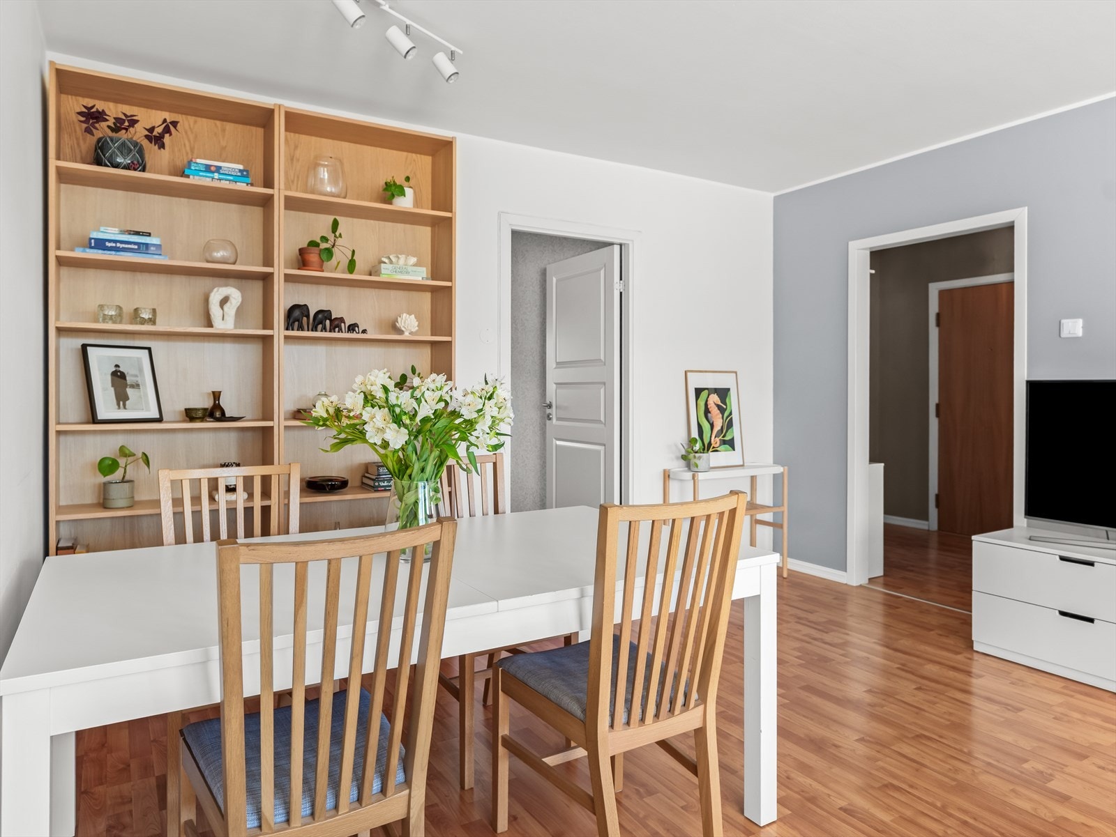 Vannbåren fjernvarme inngår i de månedlige felleskostnadene. Galleribilde