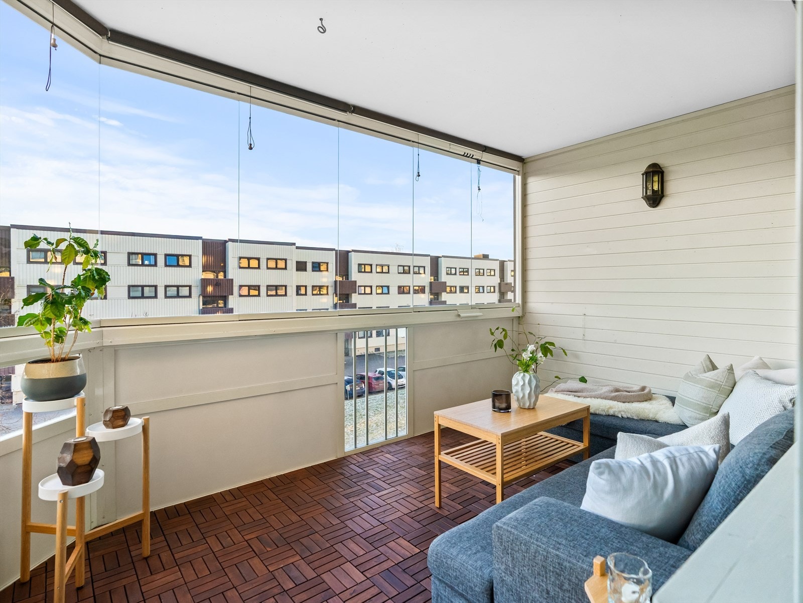 Fra stuen har du tilgang til en innglasset balkong på ca. 10 kvm. Galleribilde