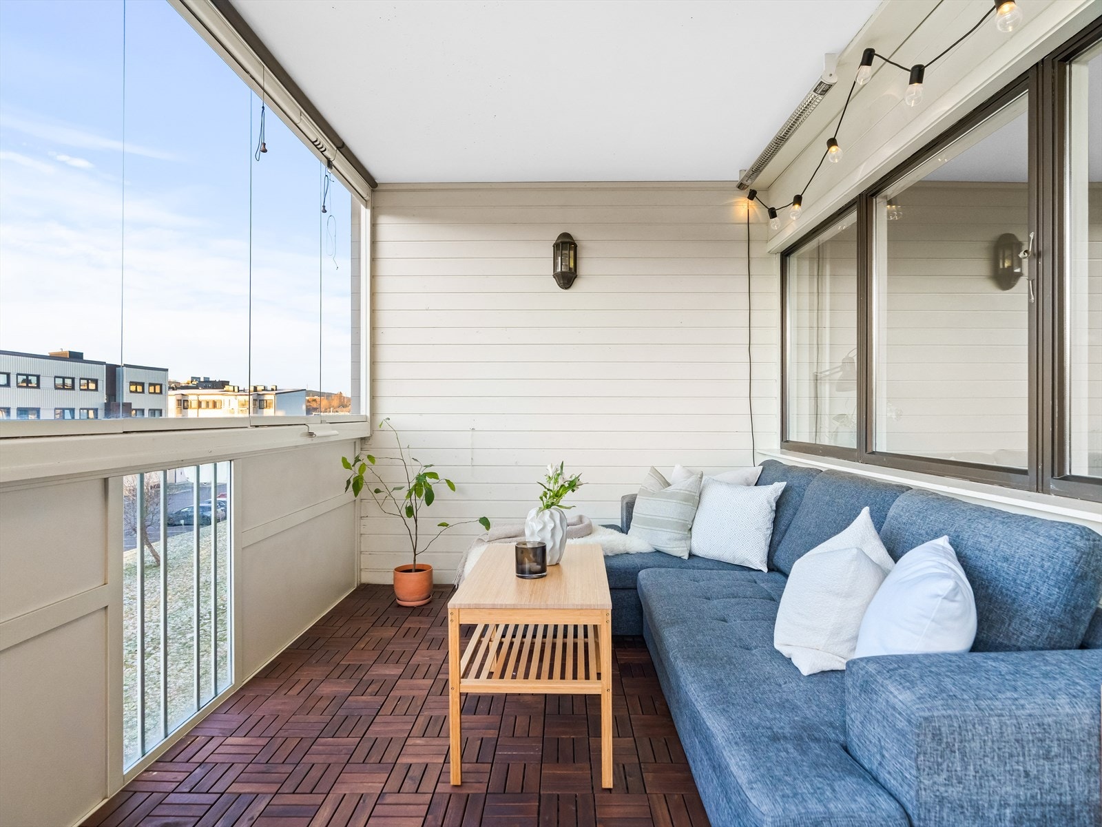 Balkongen har gode solforhold med vestvendt beliggenhet. Galleribilde