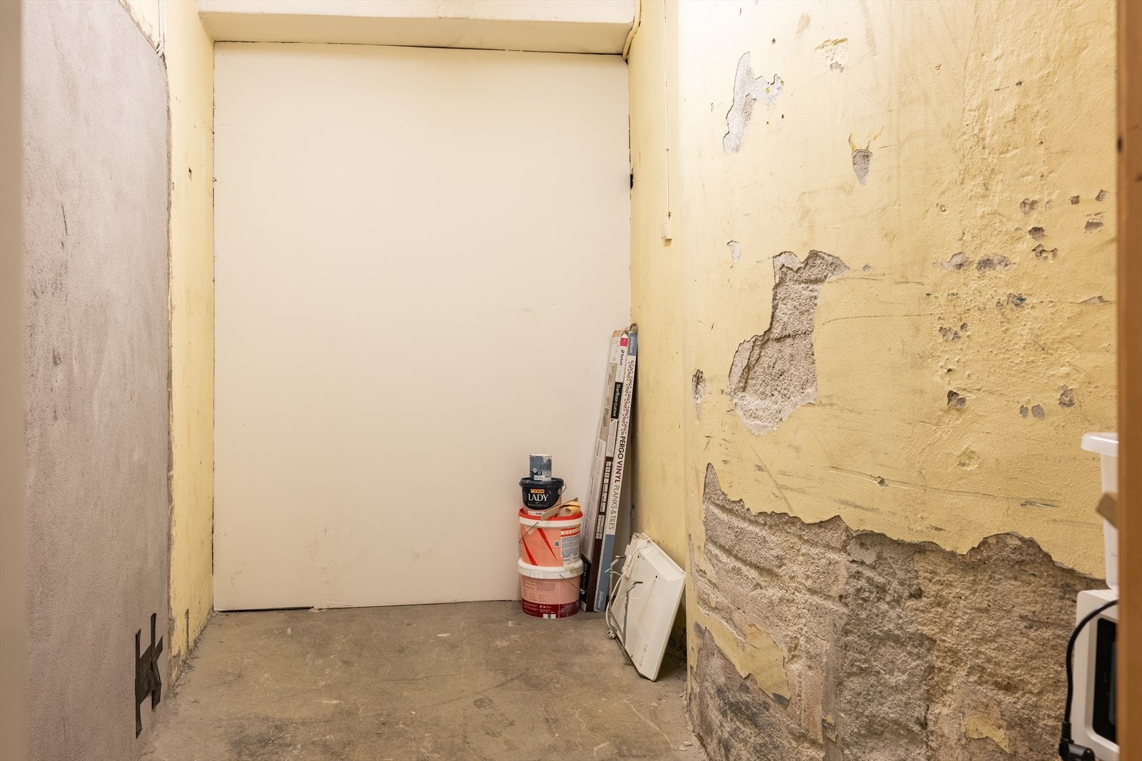 Romslig bod i kjeller. Galleribilde