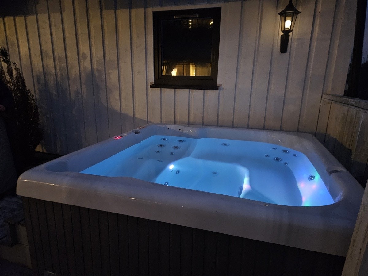 Utenfor annekset er det også installert et boblebad til glede for leietagere. Galleribilde