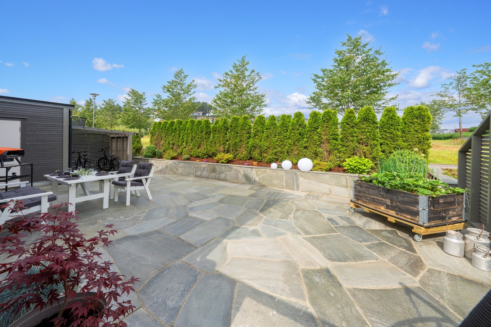 På sommeren har man sen kveldssol her Galleribilde