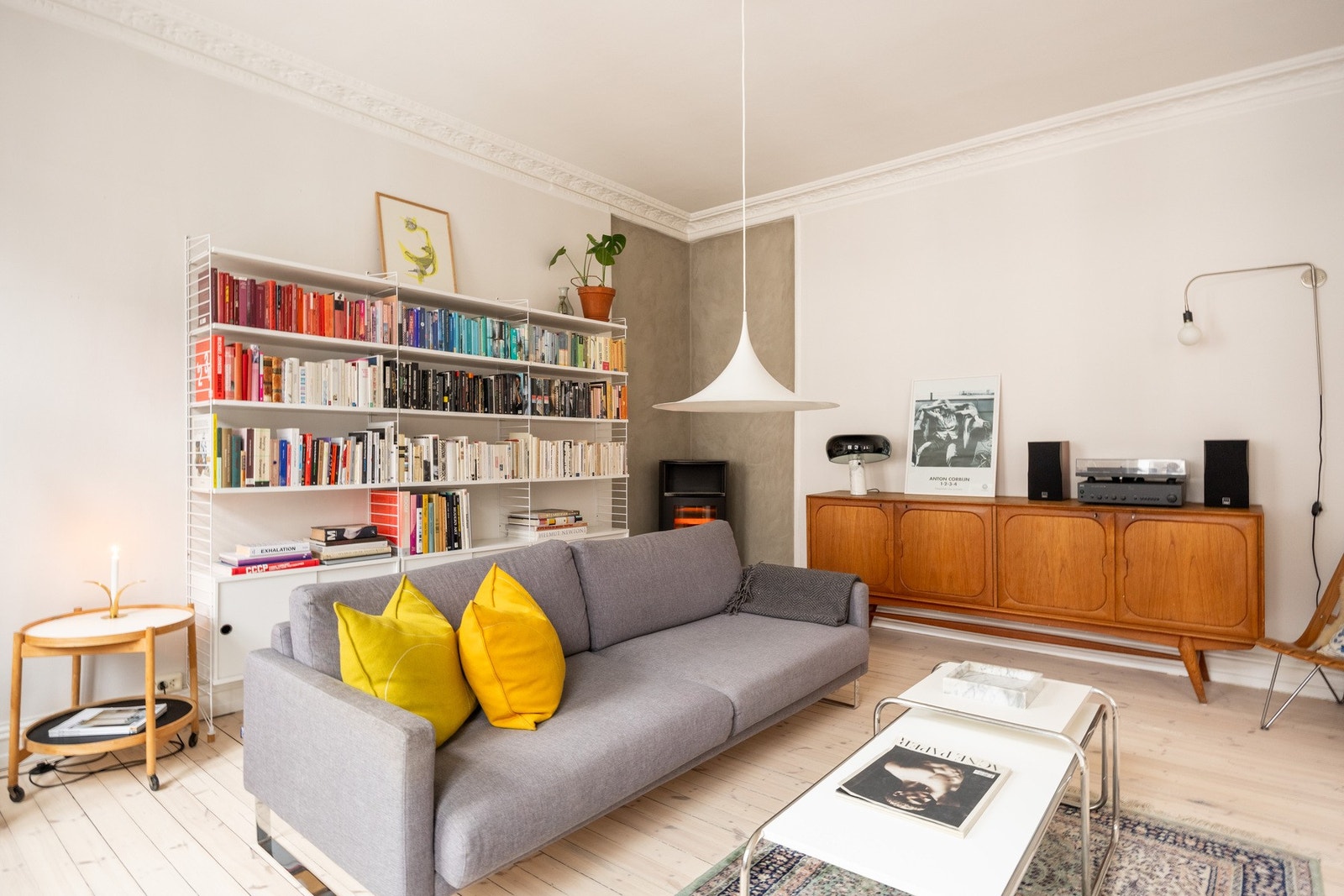 Stuen kan enkelt innredes med sofaseksjon samt andre ønskelige møblementer. Galleribilde