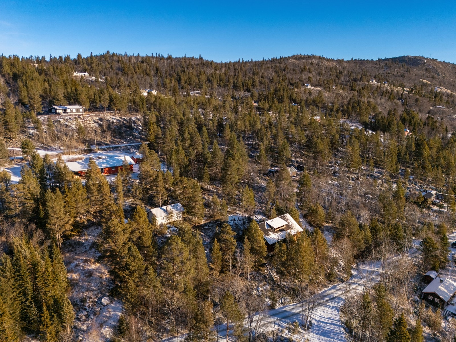 Tomten er på hele 8 mål iht. matrikkelen og har stort potensial for videre utskillelse. Galleribilde