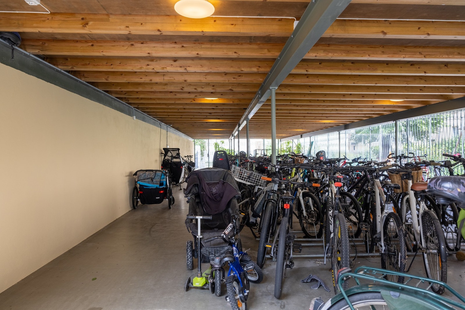 Felles sykkelparkering. Galleribilde