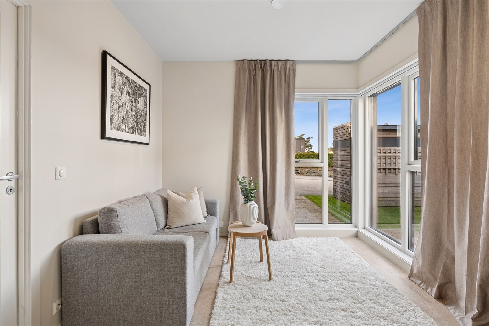 Soverom/ Tv-stue i 1.etasje Galleribilde