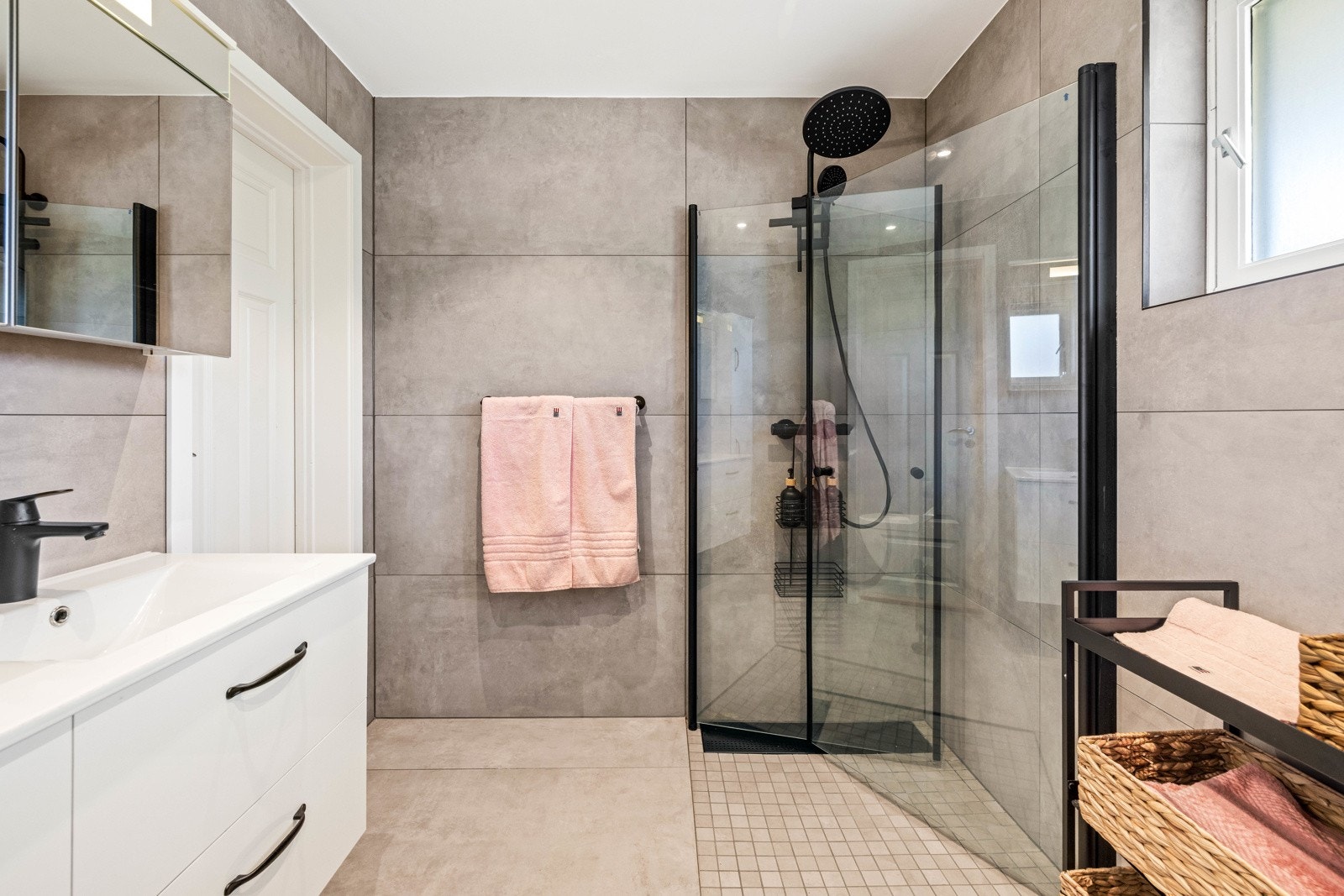 Delikat baderom oppusset av fagfolk i 2024. Galleribilde