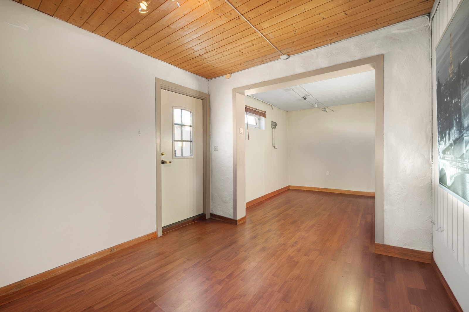 Entré/gang i kjeller. Galleribilde