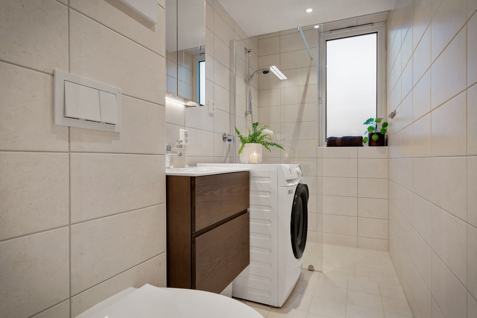 - Helfliset bad med behagelig varme i gulvet - Galleribilde