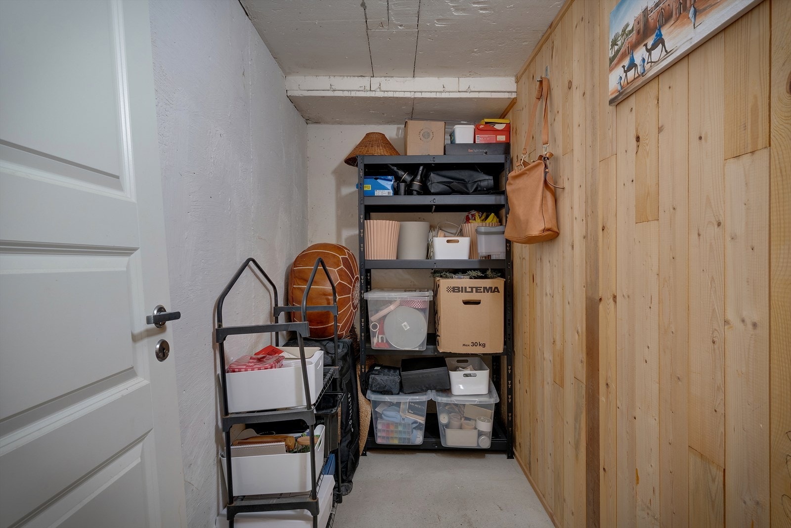 - Leiligheten disponerer tre eksterne boder med god plass til oppbevaring - Galleribilde