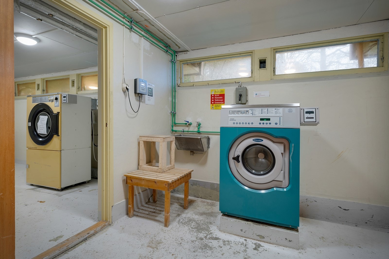 - Det er felles vaskeri i kjeller med solid industrimaskin - Galleribilde
