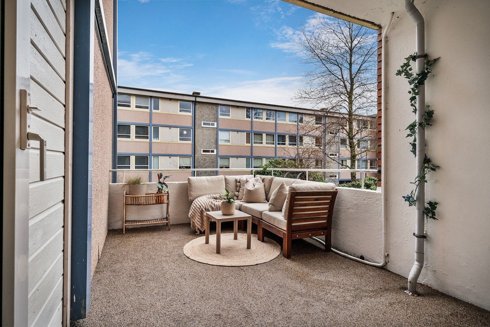 - Herlig balkong på ca. 11,6 m² med gode solforhold på sommerstid - Galleribilde