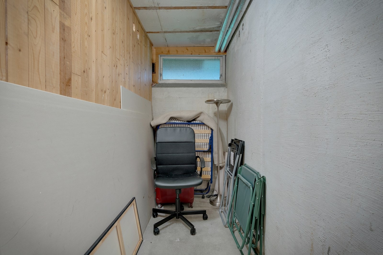 - To av bodene ligger i 1. etasje, samt en bod i kjeller etasjen - Galleribilde