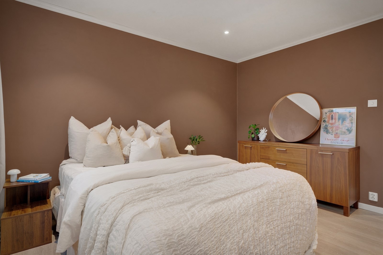 - Delikat fargevalg som står godt i stil med det lyse laminatgulvet fra 2020 - Galleribilde