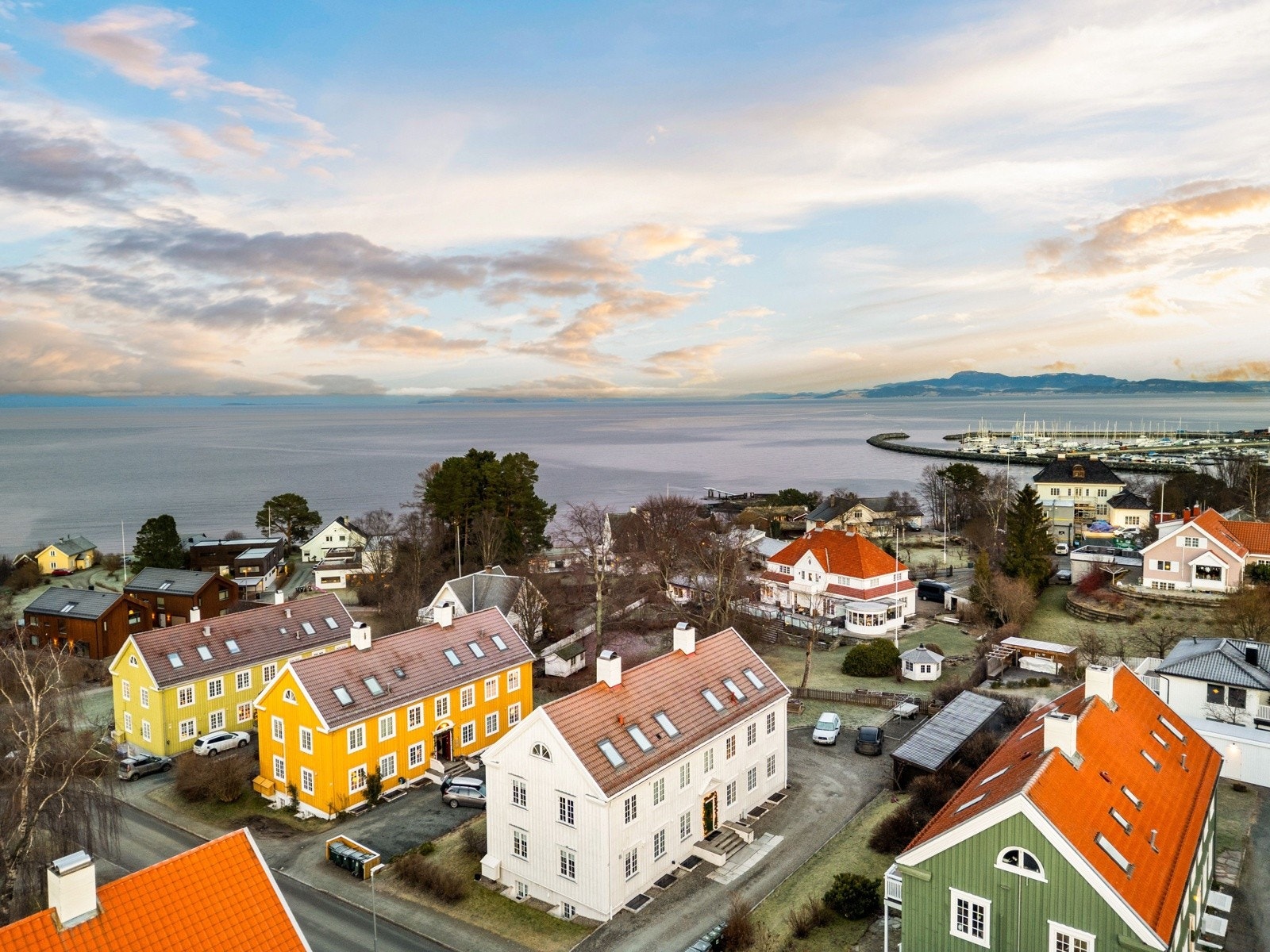 Kort vei til kollektivforbindelser som tar deg til Trondheim Sentrum på 25 minutter. Galleribilde