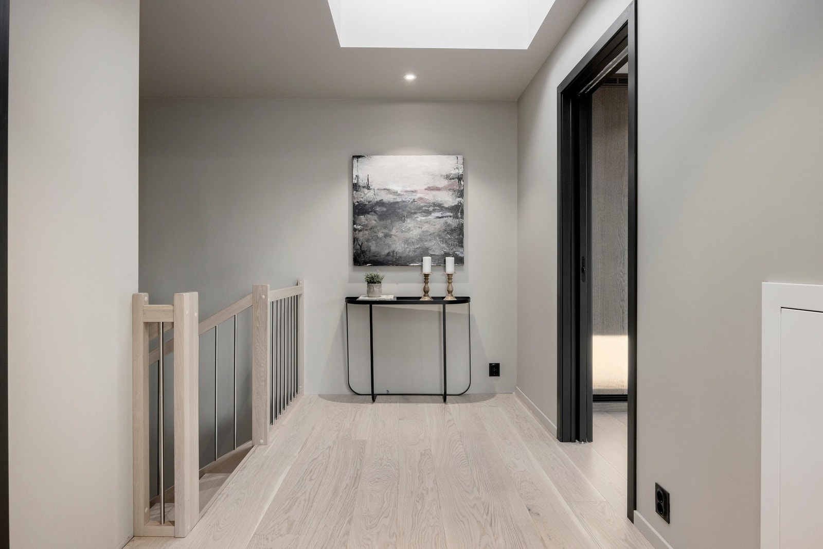 Hall i 1. etasje med lyskuppel i taket Galleribilde