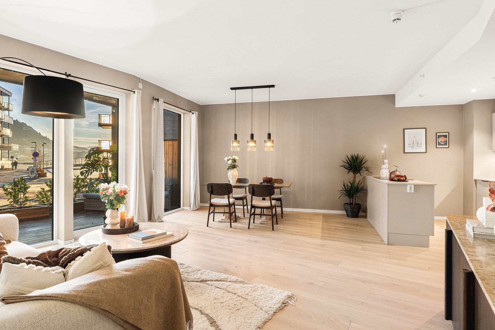 Nyhavn 4 presenteres av Mekleriet eiendomsmegling ved Eivind Kalve og Nicolay Brusegard Foto: Alexander Vie Galleribilde