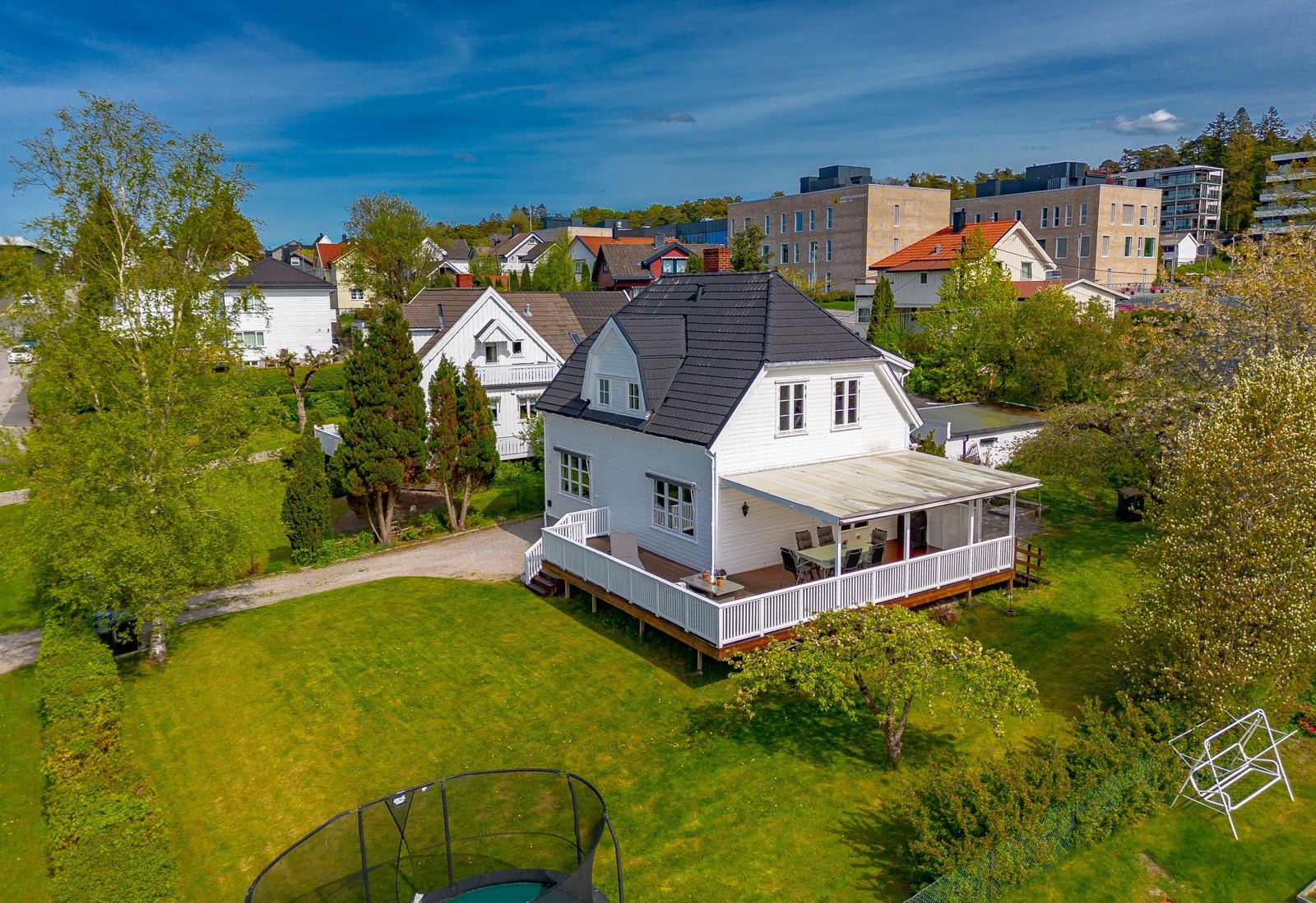 Helge Børsand i Holmskau & Partners gleder seg til å vise deg Dronningens gate 84! Galleribilde